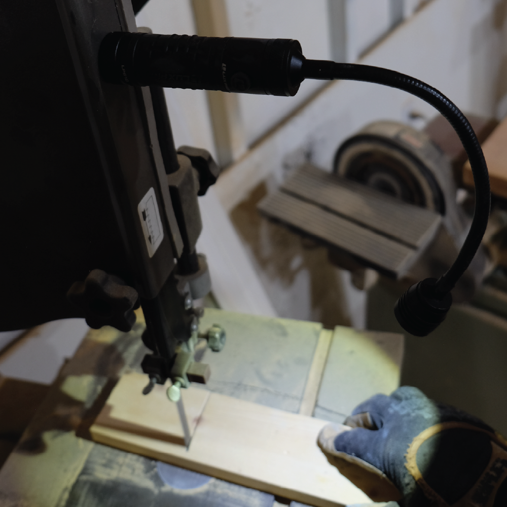 LP610 | 350 Lumen Flex Light LED Flashlight