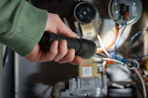 Focusing Compact LED Flashlight - 1050 Lumen | LP630V5