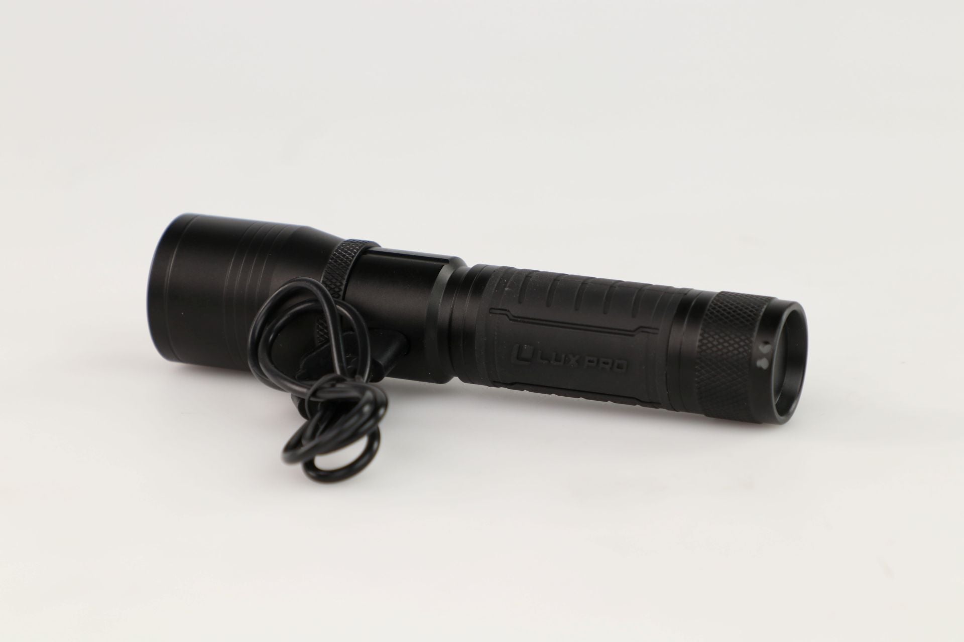 Dual-Power Focusing LED Flashlight - 1253 Lumens | LP847
