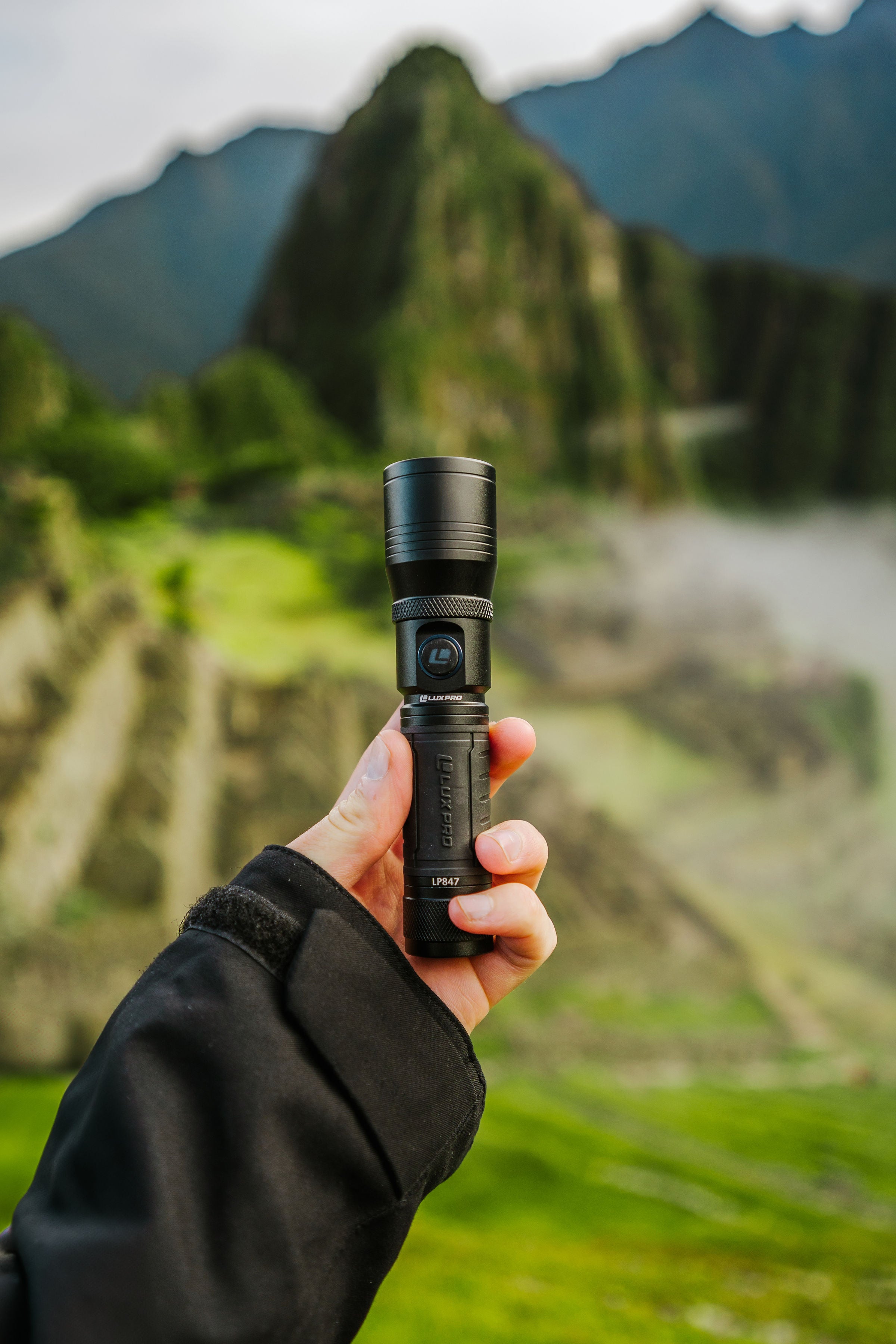 Dual-Power Focusing LED Flashlight - 1253 Lumens - LP847 | LUXPRO