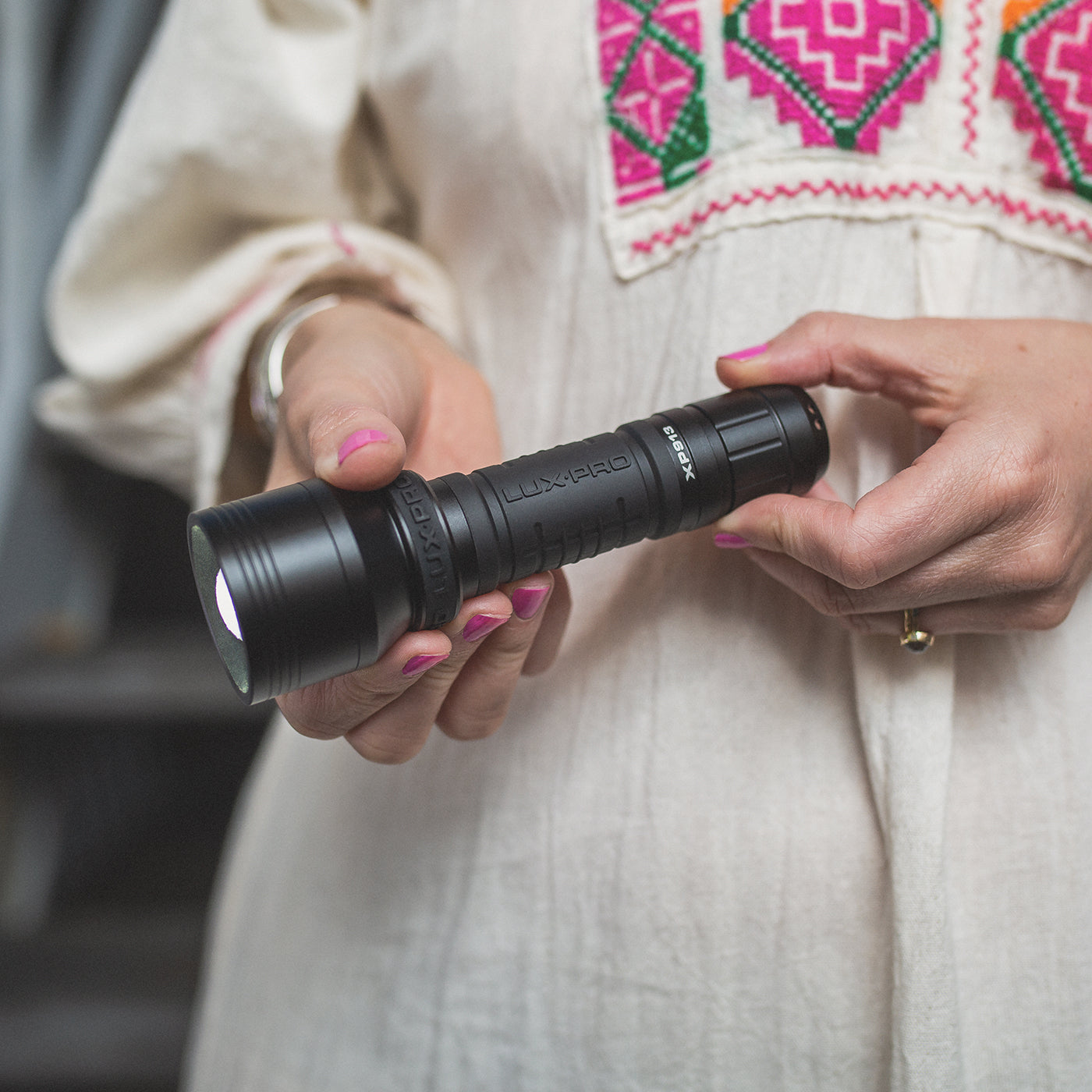 Rechargeable LED Flashlight - 1100 Lumen - XP913 | LUXPRO