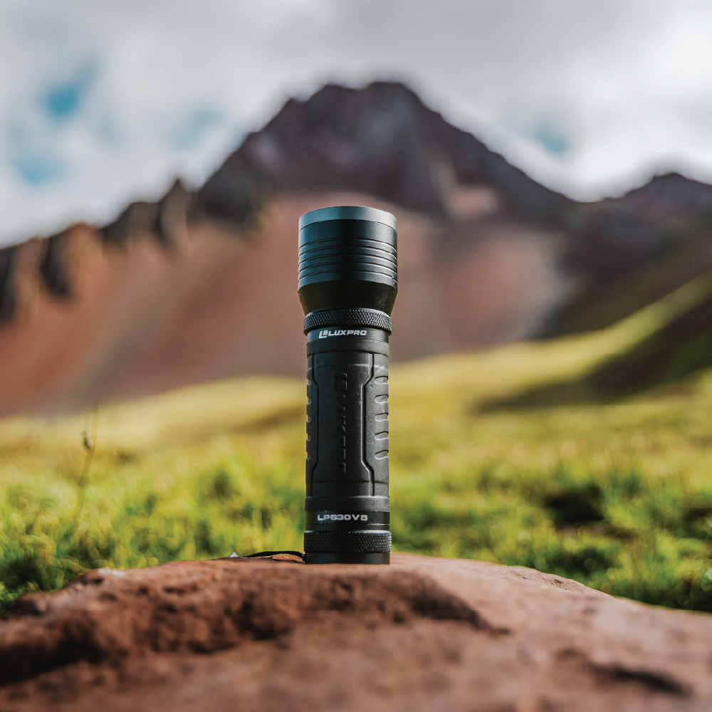Focusing Compact LED Flashlight - 1000 Lumen | LP630v5